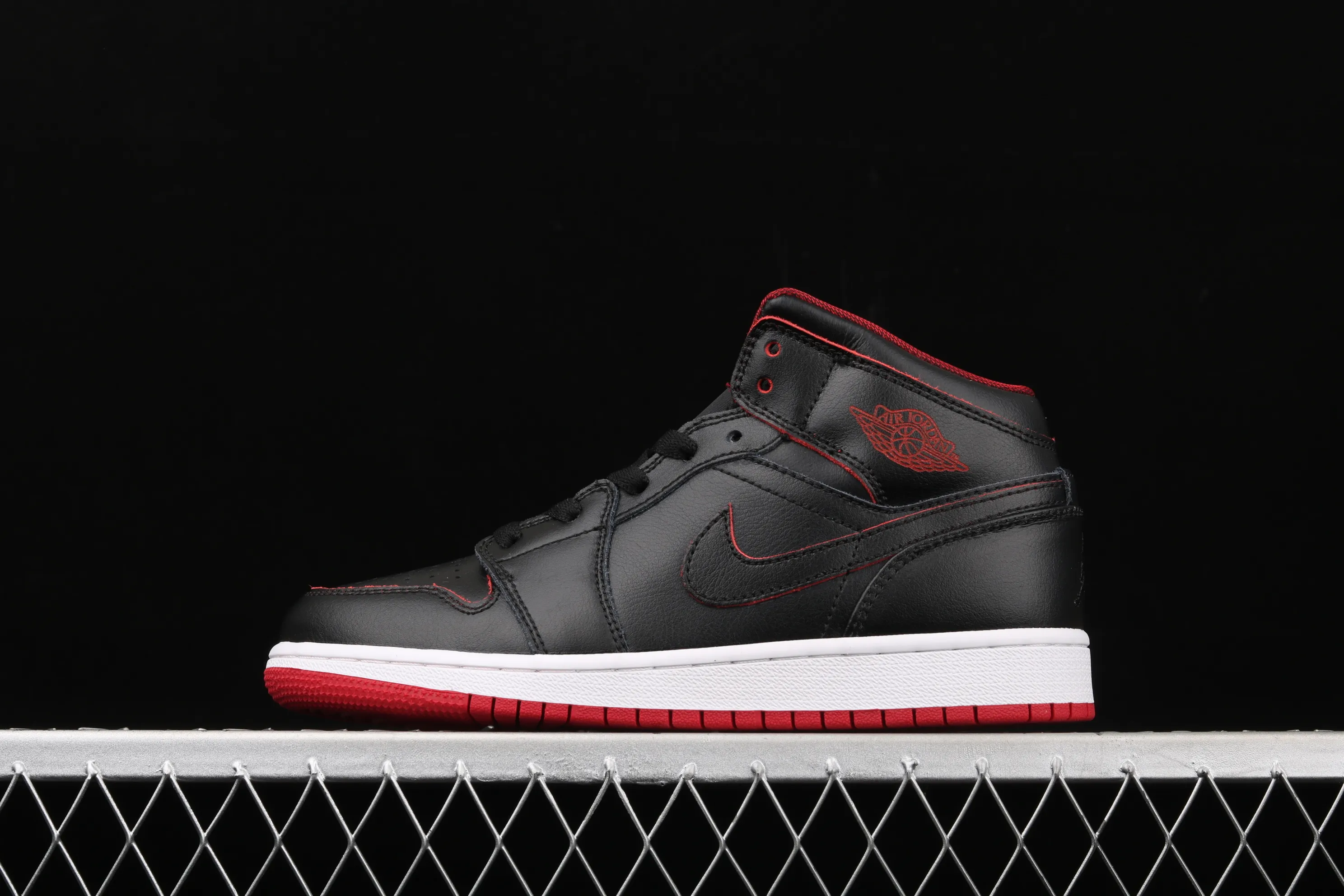 All categories Air Jordan Jordan series basketball shoes Air Jordan 1 Mid Air Jordan 1 Mid AJ1 Joe 1 black red China basketball shoes 554725-028